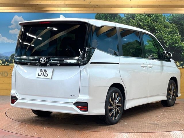 ☆全国のネクステージからお取り寄せが可能※！遠方の店舗に展示してあるクルマが気になる場合も、最寄りの店舗でご覧いただくことが可能です！是非私たちに要望をお聞かせください！※別途費用