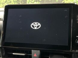 【10.5インチナビ】高級感とインパクトのある大画面ナビを装備。各種オーディオ操作はもちろん、スマホ連携もできる利便性の高いナビです♪