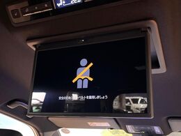 【フリップダウンモニター】大画面モニターで後席でもエンタメをお楽しみいただけます。小さなお子様にも大人気の装備です♪