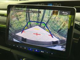 【バックカメラ】駐車時に後方がリアルタイム映像で確認できます。大型商業施設や立体駐車場での駐車時や、夜間のバック時に大活躍！運転スキルに関わらず、今や必須となった装備のひとつです！