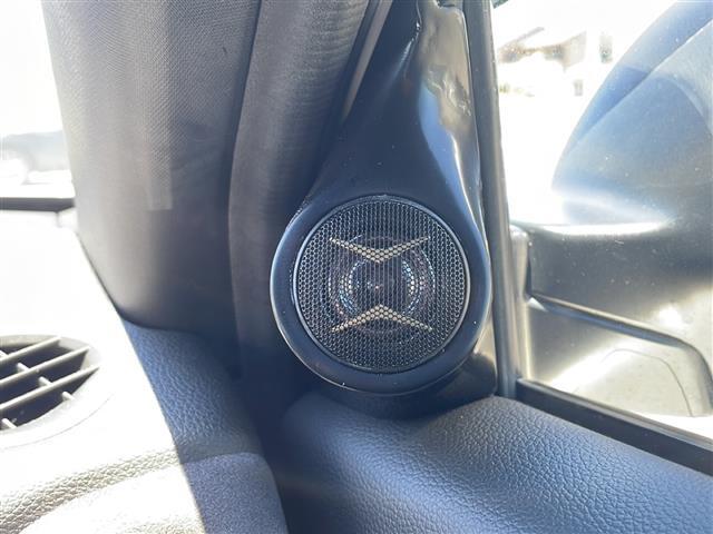 【ツィーター】正スピーカーでは十分ではなかった高音部分が、しっかり再現できるようになることで音質は大きく改善されます。