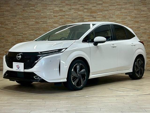 お車ご成約時の付帯率は驚きの90％OVERのキーパーガラスコーティング。雨が降れば、まるで洗車したかのような美しさ。納車後のメンテナンスも楽々。是非一度お試し下さい。
