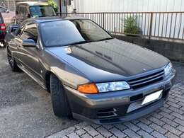 RB26ツインターボ搭載のパワーマシンを、基本のライトチューン仕様に仕上げております！街乗りは勿論、ナイトドライブやハイウェイドライブ、時にはヒルアップダウンで、その加速と走行安定性能に衝撃をご体感下さい！