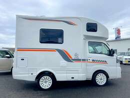 年間の維持費の軽との差額は約3万円ほどですので、そこまで大きなコストはかかりません。軽自動車より一回り大きいくらいのサイズ感ですので、狭い道での走行や駐車場も心配いらずでお気軽に車中泊が楽しめますよ！