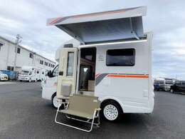8ナンバー　普通車登録のキャンピングカーです。　自動車税年間　20，000円　車検時重量税　16，400円　車検時自賠責保険24カ月　22，450円　全長378cm　全幅171cm　全高247cm