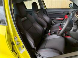 各種ブランドのシートカバーの取り扱いもございます。また、弊社オリジナルフロアマットもご用意しております。自慢の愛車をアレンジしてみてはいかがでしょうか。