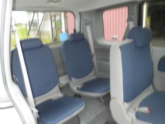 当社は入庫時に内装、外装はもちろん、自動車整備士取得者による機関機能の点検をした上で、展示しておりますので安心してご覧頂けます＾-＾