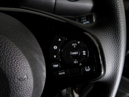 【アダプティブ・クルーズ・コントロール】予め設定した車速内でクルマが自動的に加減速。 前走車との適切な車間距離を維持しながら追従走行し、高速道路でのドライバーの疲労を軽減してくれる嬉しい機能付♪
