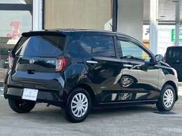 中古車なので微細な小傷はございますが、とはいえ大きな傷もなくとてもキレイなコンディションを保っていますので自信を持って販売させていただきます。