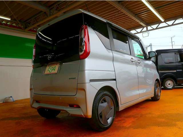 外装も特に目立つキズ等も無くキレイです！お探しの方はお早めに！全国納車も可能です！実際に現車確認が難しい当店より遠方の方でも一度ご相談下さい！