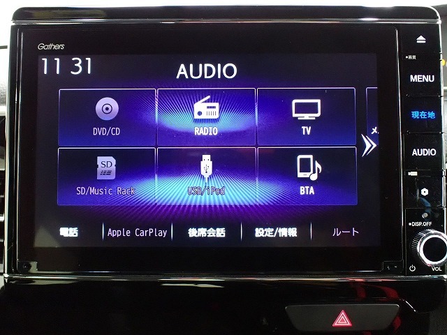 ホンダ純正ナビなのでダッシュボードにスッキリと収まっています。土地勘の無い所でも道に迷わず安心ですね！。AVも色々視聴でるのでドライブも楽しくなりますよ！