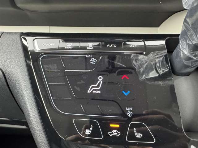 【運転席操作部】快適なドライブを楽しむための機能が装備されています！運転席から触れるので、使いやすいです！除菌プランいれていただくと、さらに清潔で安心していただけます！