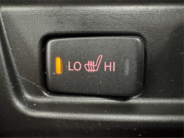 【シートヒーター】冬場はエアコンの温度設定を低めにでき、身体の芯からポカポカになります。