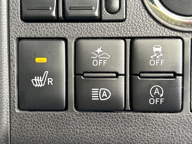 【スマートアシスト】走行中に前方の車両等を認識し、衝突しそうな時は警報とブレーキで衝突回避と被害軽減をアシスト。より安全にドライブをお楽しみいただけます。