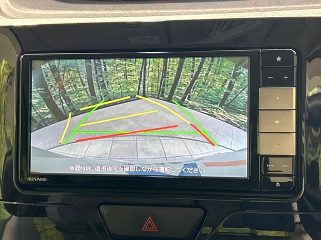 【バックカメラ】駐車時に後方がリアルタイム映像で確認できます。大型商業施設や立体駐車場での駐車時や、夜間のバック時に大活躍！運転スキルに関わらず、今や必須となった装備のひとつです！