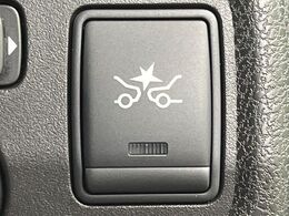 【エマージェンシーブレーキ】走行中に前方の車両等を認識し、衝突しそうな時は警報とブレーキで衝突回避と被害軽減をアシスト。より安全にドライブをお楽しみいただけます。