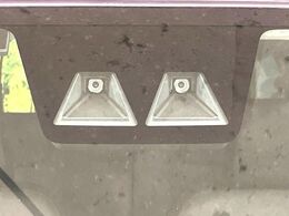 【スマートアシスト】走行中に前方の車両等を認識し、衝突しそうな時は警報とブレーキで衝突回避と被害軽減をアシスト。より安全にドライブをお楽しみいただけます。