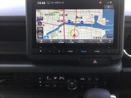TV/ブルートゥースなども楽しめるバックモニター付カーナビです。オートエアコン付です。