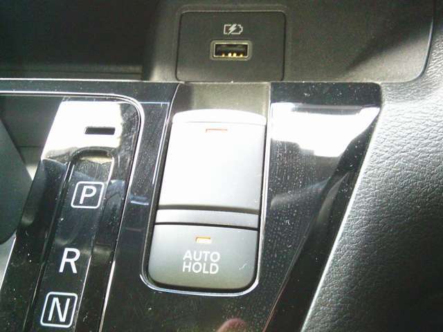 電動パーキングブレーキ，オートブレーキホールドを装備