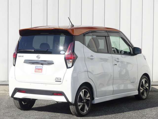 都営三田線高島平駅から徒歩2分。全天候型屋根付き展示場です。皆様のご来店をお待ちしております。