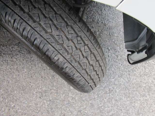 安全にお乗りいただく為に重要なタイヤの溝も安心してお乗りいただけるレベルです！