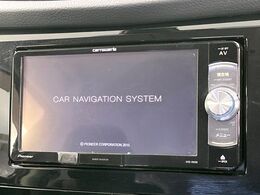 【ナビゲーション】目的地までしっかり案内してくれる使いやすいナビ。Bluetooth接続すればお持ちのスマホやMP3プレイヤーの音楽を再生可能！毎日の運転がさらに楽しくなります！！