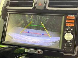 【バックカメラ】駐車時に後方がリアルタイム映像で確認できます。大型商業施設や立体駐車場での駐車時や、夜間のバック時に大活躍！運転スキルに関わらず、今や必須となった装備のひとつです！