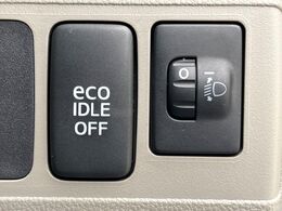 【アイドリングストップ】赤信号や渋滞で停車した際にエンジンを停止し、無駄な燃料の消費を抑えます。燃費向上や環境保護につなげる機能♪エンジンはブレーキを離せば再始動します。