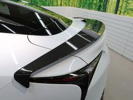 【CFRP（カーボン）製固定式リアスポイラー】航空機のウイングレットから着想を得て、車両側面の空力性能を追求しております！