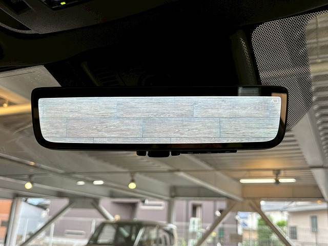 【デジタルインナーミラー】乗員、ヘッドレスト、積載物などでさえぎられがちなルームミラーの後方視界をクリアに保ちます！