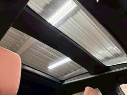人気オプションのサンルーフ装備！車内も明るくなりドライブがより一層楽しくなります♪