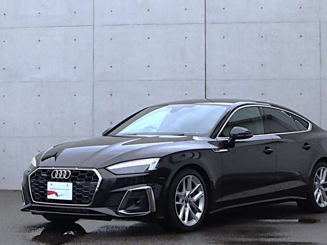 ●Audiが最初に採用したLEDポジショニングランプ。シャープなラインで昼間でも点けていたいと思うほど上品でオシャレです。夜間走行時はさらに目立ちます！