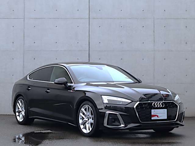 デザイン・ボディカラーが都会的な建物にも非常に良く映えます。クール・知的。Audiの持つ「品の良さ」が伝わってきます。