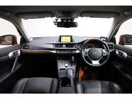 状態はキレイかつ高級感のある上級モデルらしい佇まいになっております。本当に良い雰囲気です。