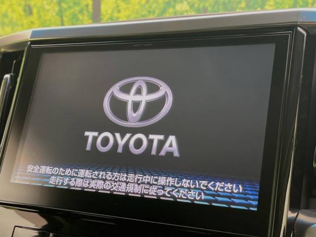 【純正ナビ】人気の純正ナビを装備しております。ナビの使いやすさはもちろん、オーディオ機能も充実！キャンプや旅行はもちろん、通勤や買い物など普段のドライブも楽しくなるはず♪