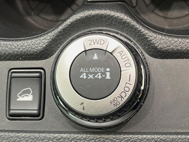 【オールモード4×4】2WD/4WDモードを手軽に切り替え可能。燃費重視の2WD、スタック時に役立つLOCK、AUTOモードでは4WDの配分を自動で調整し、路面状況を問わず安定した走りをサポート。