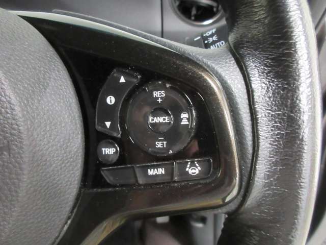 ホンダセンシング付きです！様々な安全装備と運転支援装置があなたを危険から守り運転の負担も軽減してくれます！操作は簡単ですので心配はしないで下さい。