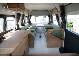 乗車人数は8名で就寝人数は3名です。