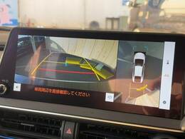 【パノラミックビューモニター】を装備しております。全周囲カメラで危険察知。狭い駐車場でも安心して駐車できますね。