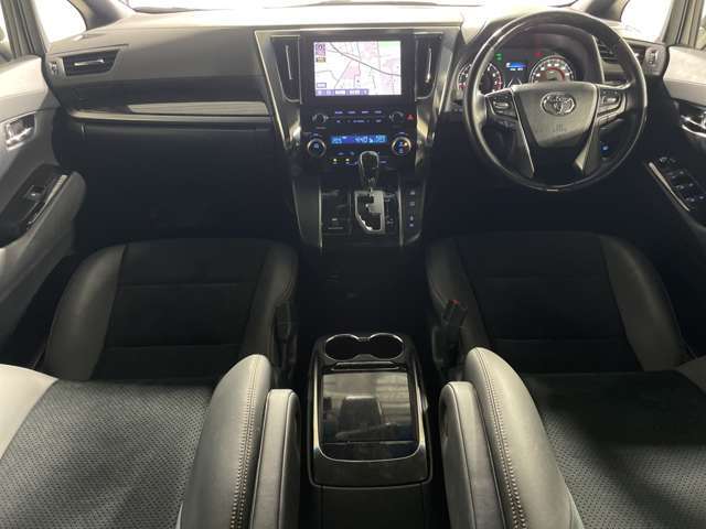【インパネ全体】全方位で視界が広く、高い目線で運転もしやすいです！