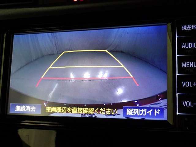 バックモニターも装備しております。バックギアに入れるとナビ画面に車の後方が映し出されます。これで後方確認も安心！