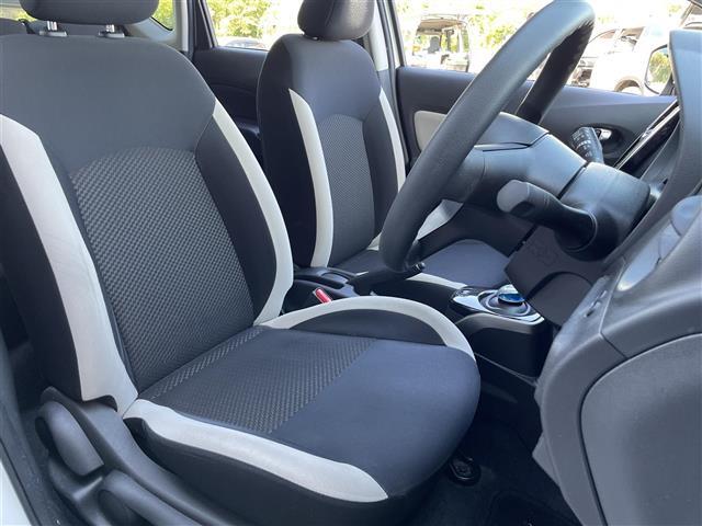 【1列目シート】もちろん車内はキレイです♪よりクリーンな状態をキープしたいお客様には『シート撥水コーティング』がおすすめ！除菌・消臭に効果を発揮し多くの方にご好評いただいております。