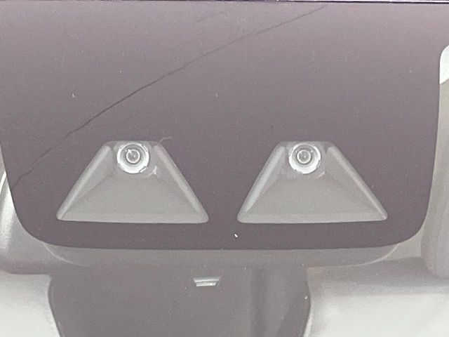 【スマートアシスト】走行中に前方の車両等を認識し、衝突しそうな時は警報とブレーキで衝突回避と被害軽減をアシスト。より安全にドライブをお楽しみいただけます。