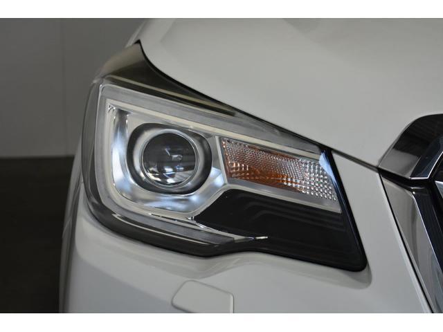 LEDヘッドライトで夜間の運転も安心です