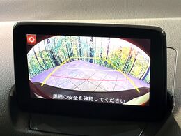【バックカメラ】駐車時に後方がリアルタイム映像で確認できます。大型商業施設や立体駐車場での駐車時や、夜間のバック時に大活躍！運転スキルに関わらず、今や必須となった装備のひとつです！