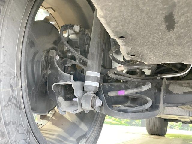 お車を安心してお乗りいただく為には、足回りの定期点検が欠かせません。サービスサポート（有償保証）では無料点検もご提供しており、安心のカーライフをお過ごしいただけるサポート体制が整っています。