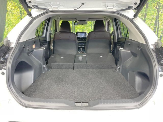 積み下ろしのしやすいデッキにはたっぷりと荷物を積み込んでいただけます。遊びから仕事まで、様々なシーンで頼れます♪