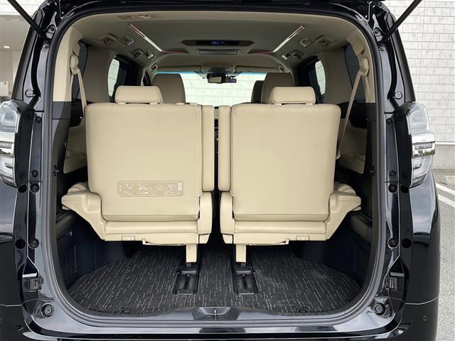 【トランク】積み込みやすくて、たっぷり積める荷室です。シートアレンジできるものは、乗車人数と荷物の量や大きさによってシートを動かすことができるので、より快適なドライブが可能です！