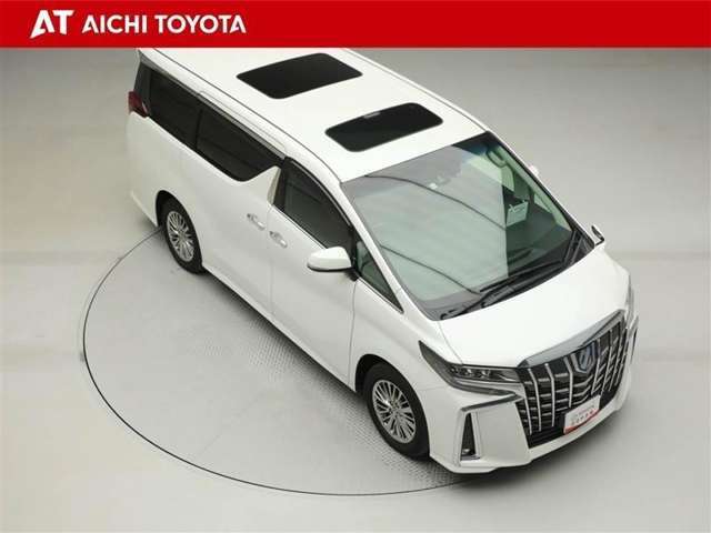 両側パワースライドドア付きだから、狭い駐車スペースなどでの乗り降りラクラク♪小さなお子さまのいるご家庭には嬉しい装備です。