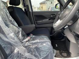 【運転席】座り心地が良いシートなので長時間の運転でも快適にお過ごしいただけます。新品のフロアマットのご注文も可能です。掲載箇所以外にご希望の写真がございましたらお気軽にお問い合わせ下さい。